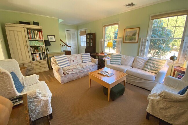 Building Photo - 166 Hog Creek Rd