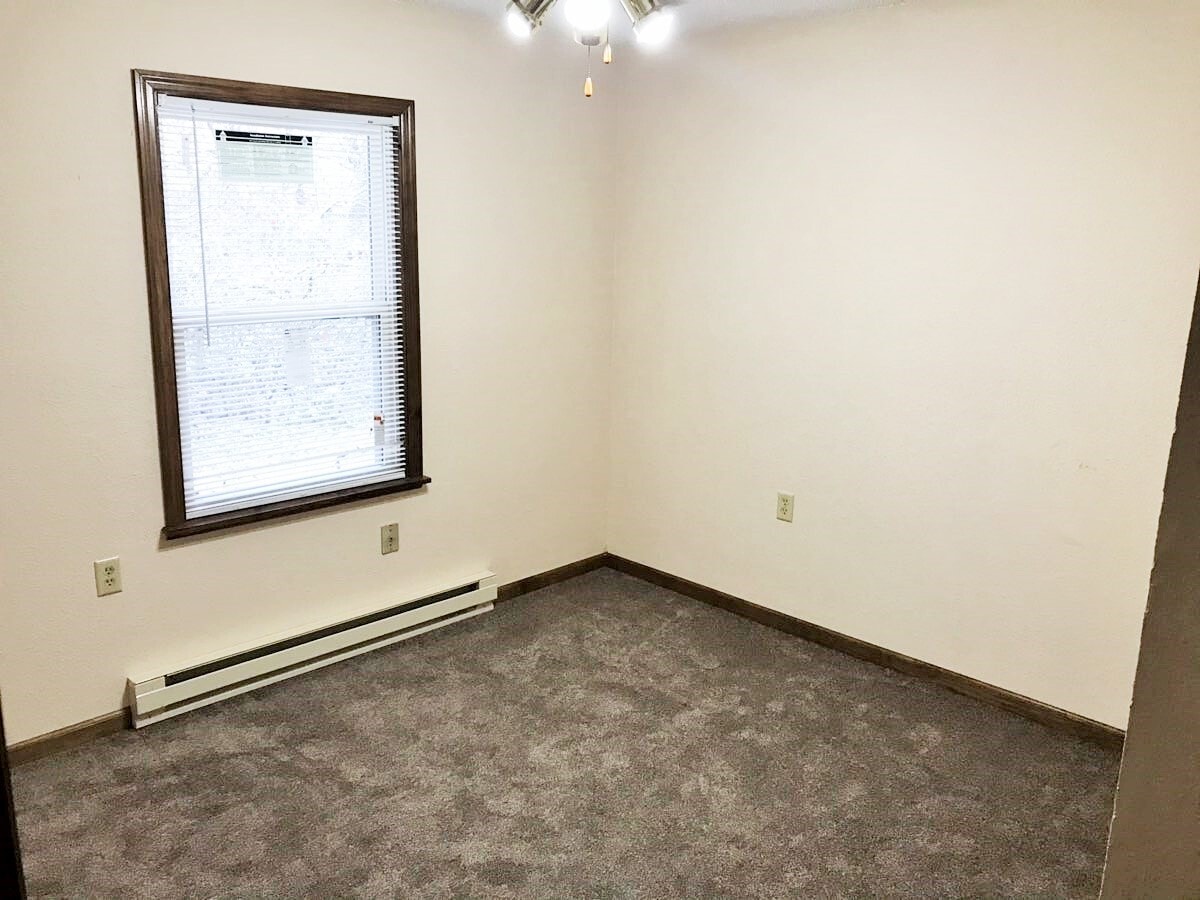 Building Photo - Parkway Village Apartments