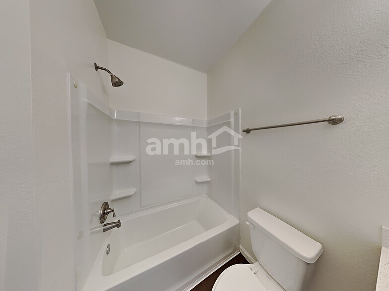 Building Photo - 5023 Highland Crest Dr
