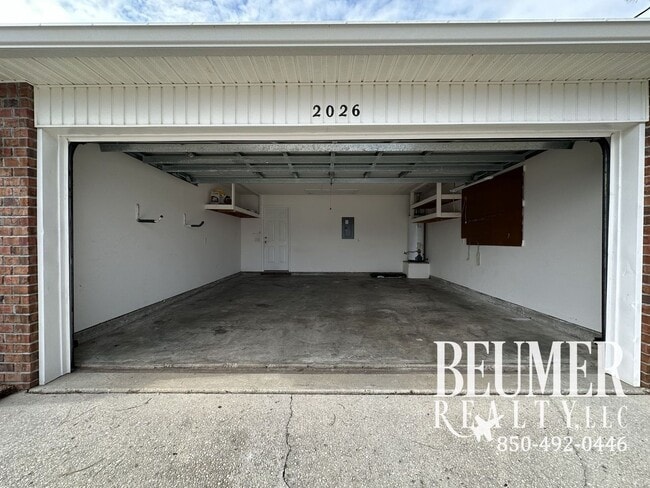 Building Photo - 2026 Coral Reef Rd
