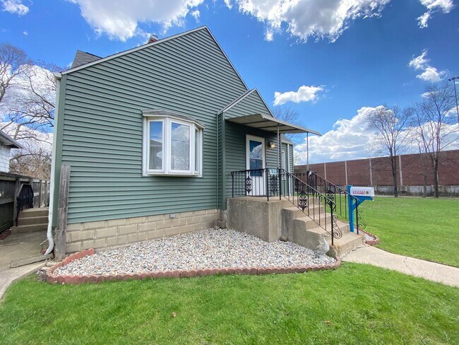 Building Photo - 3 Bedroom Home in Hammond