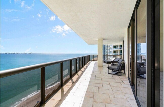 Building Photo - 16275 Collins Ave