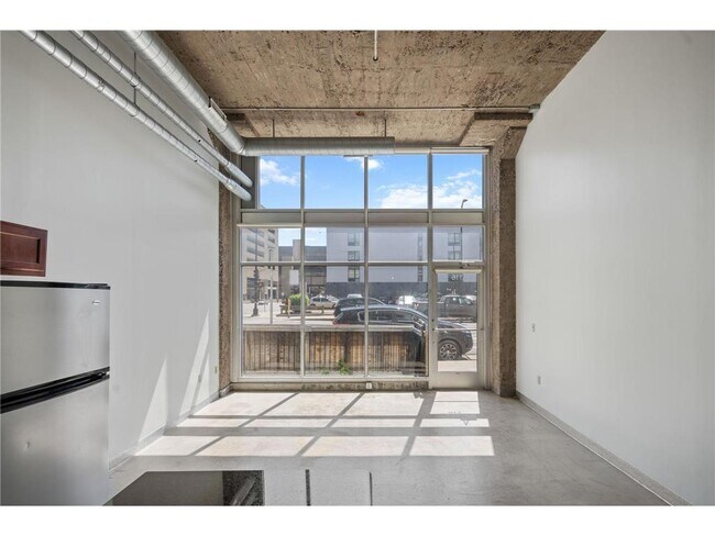 Building Photo - 521 S 7th St