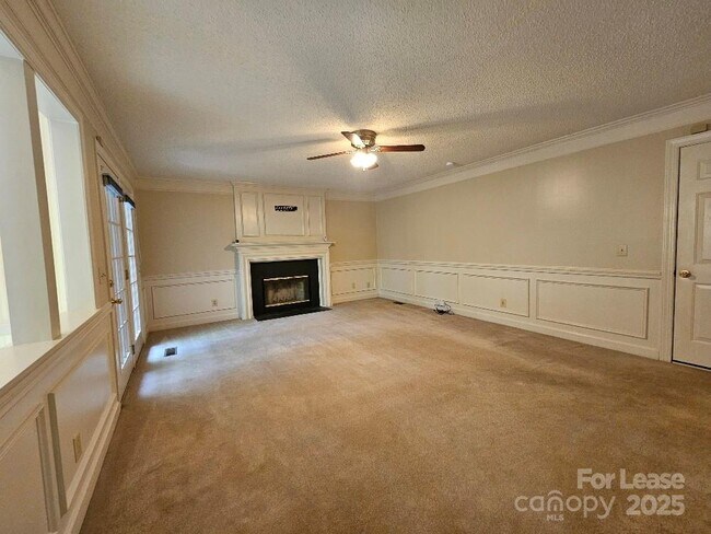 Building Photo - 4015 Brownes Ferry Rd