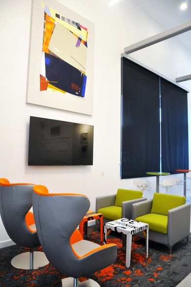 Building Photo - Liberty Square