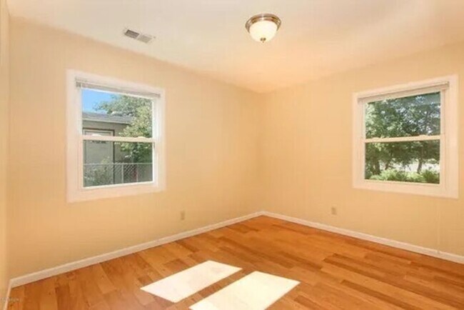 Building Photo - Charming, remodeled 3-Bed/1-Bath Parchment ranch style home with enclosed yard and garage
