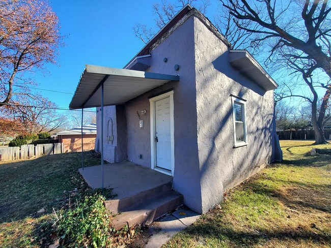 Building Photo - 1948 E Monroe Terrace