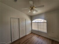 Building Photo - 908 Alta Oaks Dr