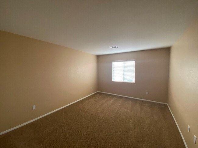 Building Photo - Gorgeous Rhodes Ranch Country Club home in Guard Gated Community!