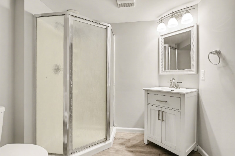 Building Photo - 10203 Shadowlane Ave