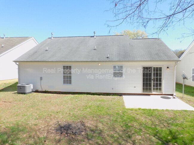 Building Photo - 1856 Oakhurst Park Ln