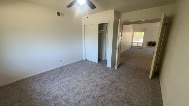 Building Photo - 303 Diane Ct