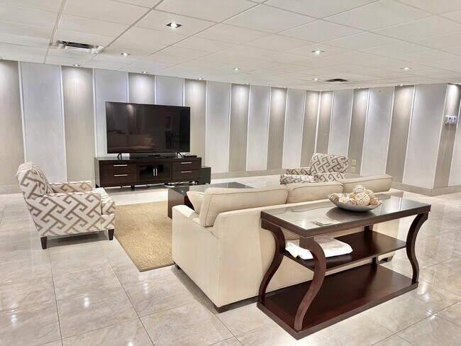 Building Photo - 3111 N Ocean Dr