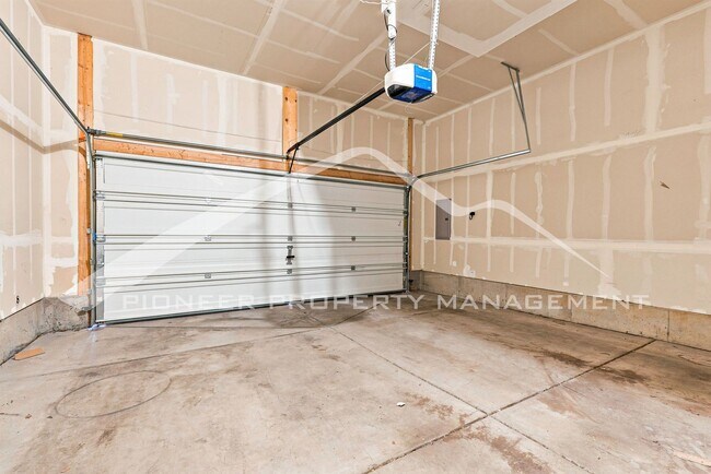 Building Photo - 16137 E Elk Pl