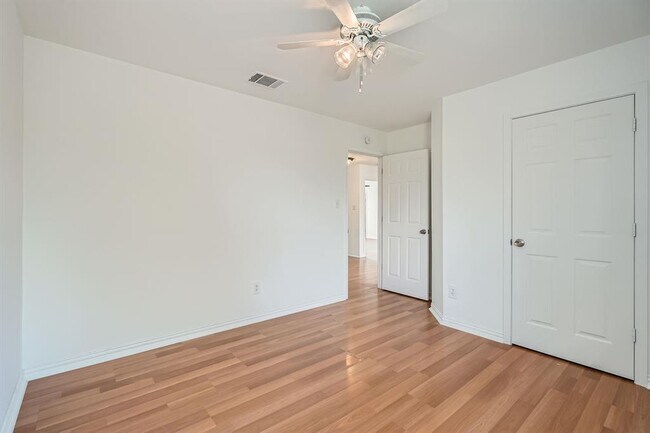 Building Photo - 1293 Amberwood Loop