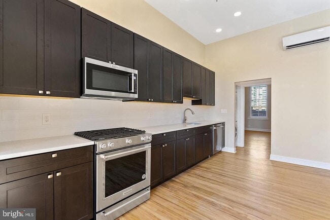 Building Photo - 2029 Walnut St