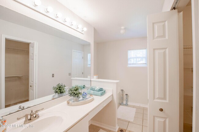 Building Photo - 3158 Ash Harbor Dr E