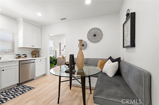 Building Photo - 267 Olive St