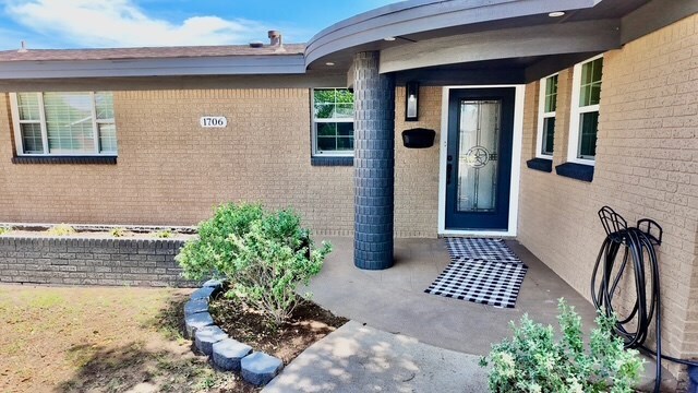 Building Photo - 1706 Emerald Ave