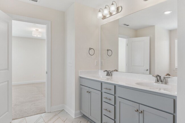 Building Photo - 797 Ravensdowne-