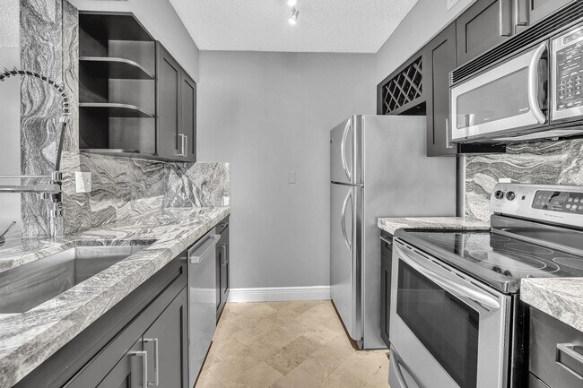 Building Photo - 2820 N Oakland Forest Dr