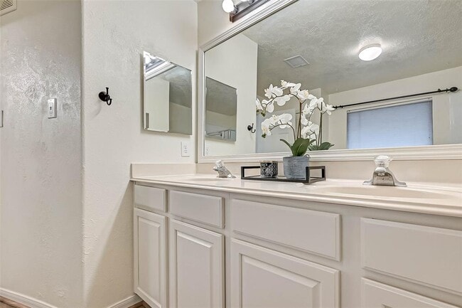 Building Photo - 13507 Heron Field Ct