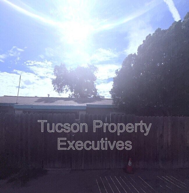 Building Photo - 3168 E Benson Hwy