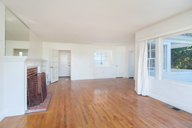 Building Photo - 2417 Arista Ct