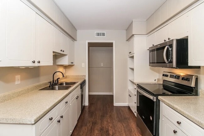 Building Photo - 920 Waterview Cir