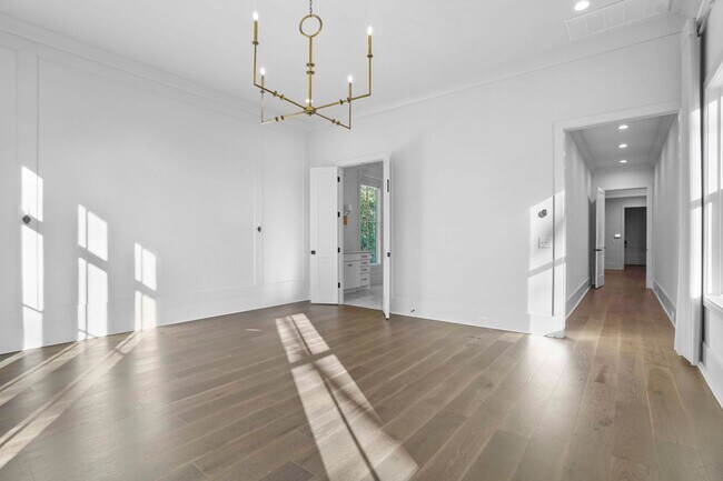 Building Photo - 3311 Skyline Dr