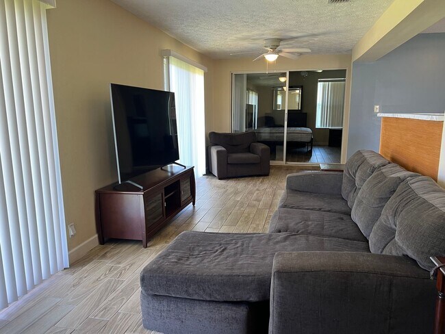 Building Photo - * Coming Soon * Furnished 2/2 in Port St Lucie