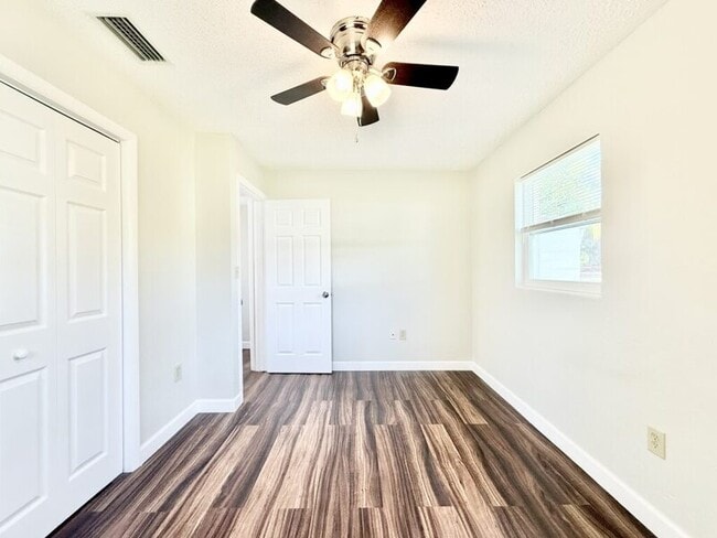 Building Photo - 1221 Jewel Ave