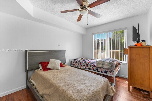 Building Photo - 10630 SW 157th Ct