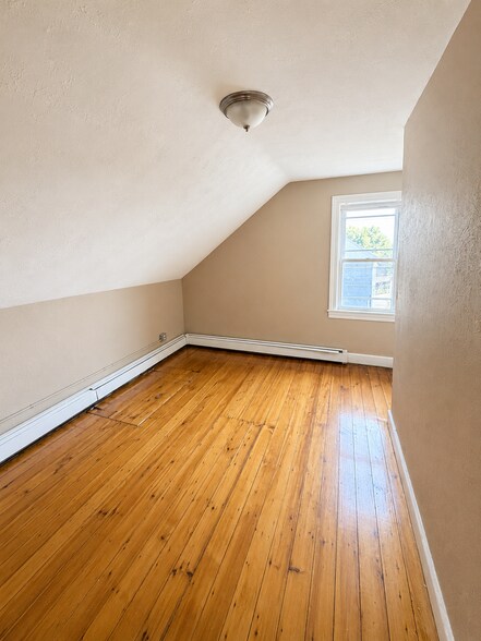 Building Photo - 406 Admiral St