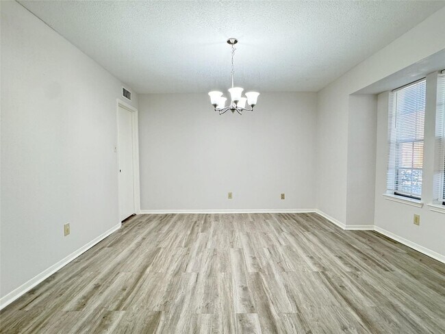 Building Photo - 2202 Windy Meadow Dr