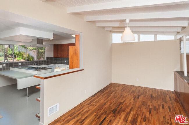 Building Photo - 694 San Lorenzo St