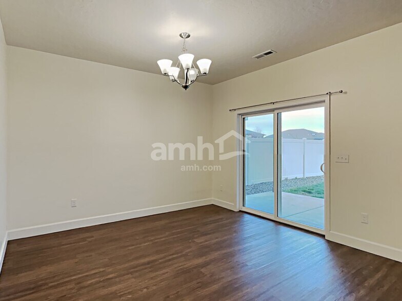 Building Photo - 302 E Sicily Dr