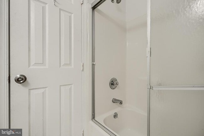 Building Photo - 28 Windersal Ln