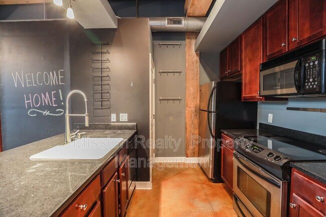 Building Photo - 815 Porter St