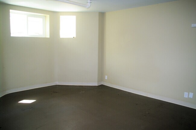 Building Photo - 474 Herschel St