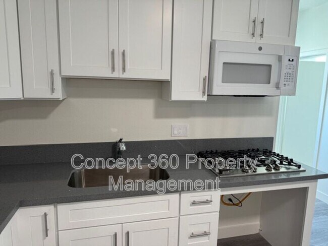 Building Photo - 226 W 87th St