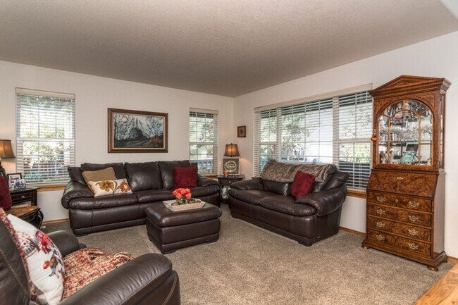 Building Photo - Beautiful home in Tanglewood