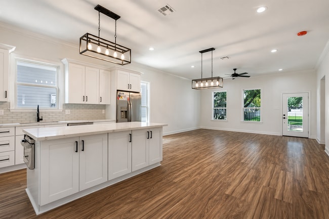 Building Photo - 2707 Jackson Blvd