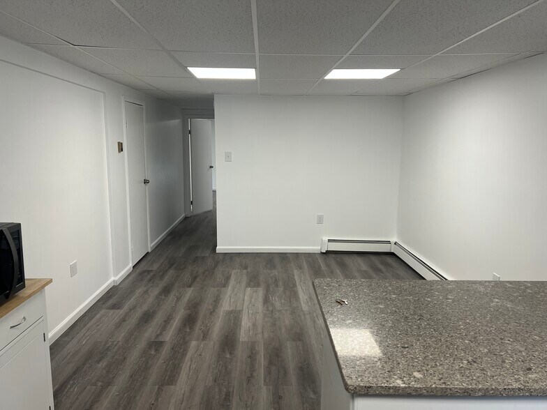 Building Photo - 32 Midvale Ave