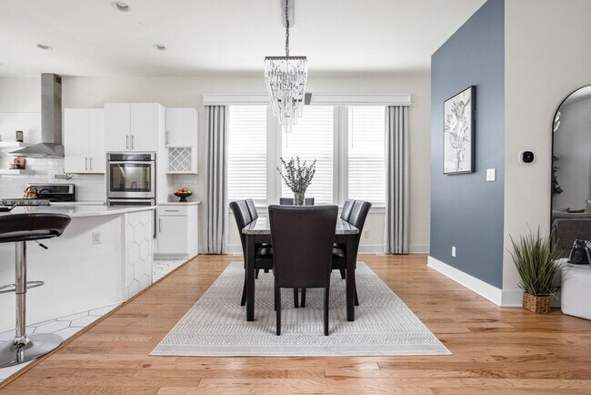 Building Photo - 1616 Pleasant St