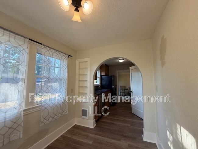 Building Photo - 1435 18th St NE
