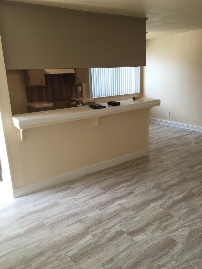 Building Photo - Charming 2-Bed, 1-Bath Townhome with Covered Garage – Great Location!