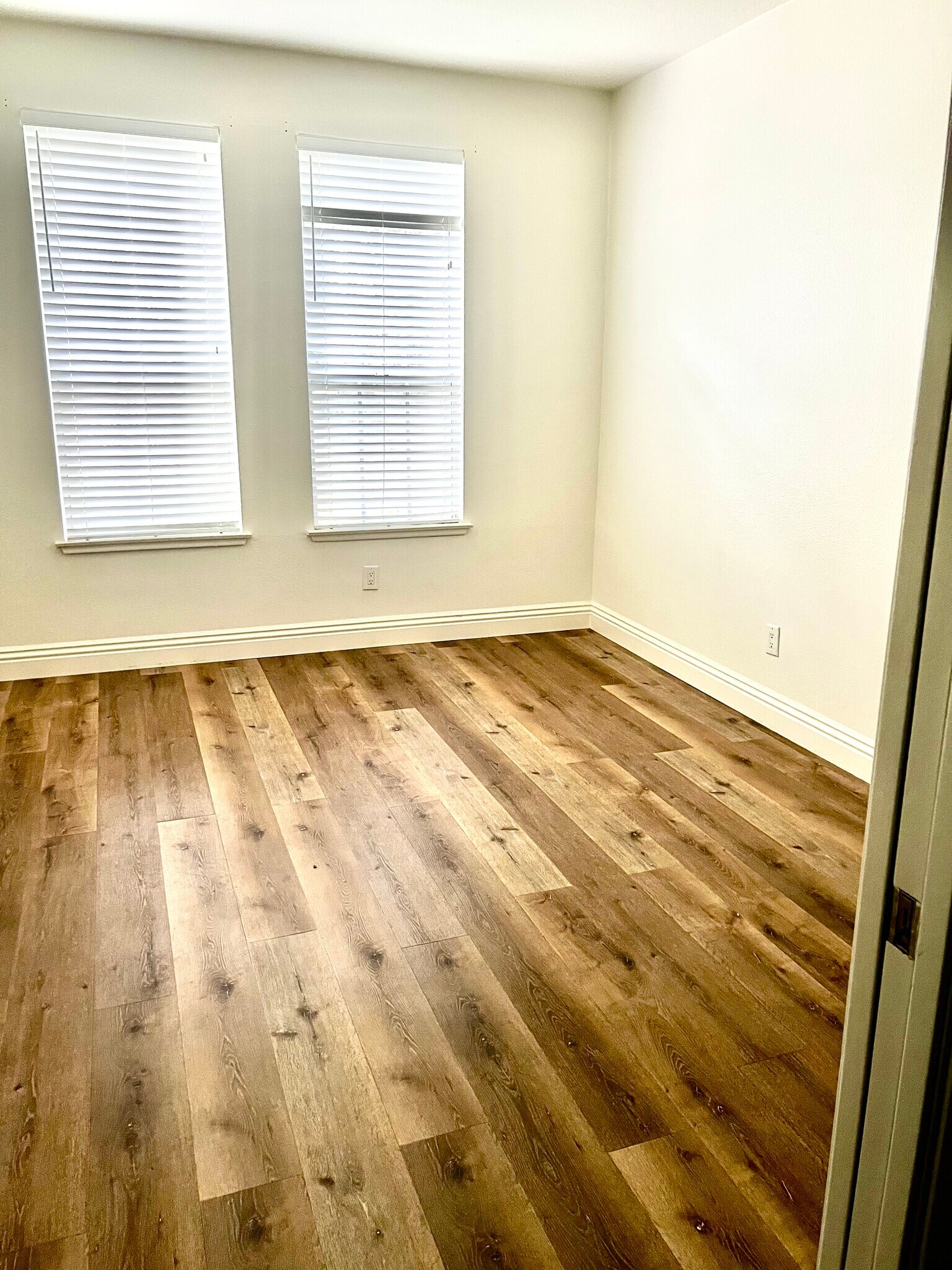 Building Photo - 24149 Del Monte Dr