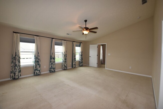 Building Photo - New Palestine 4 Bedroom Home
