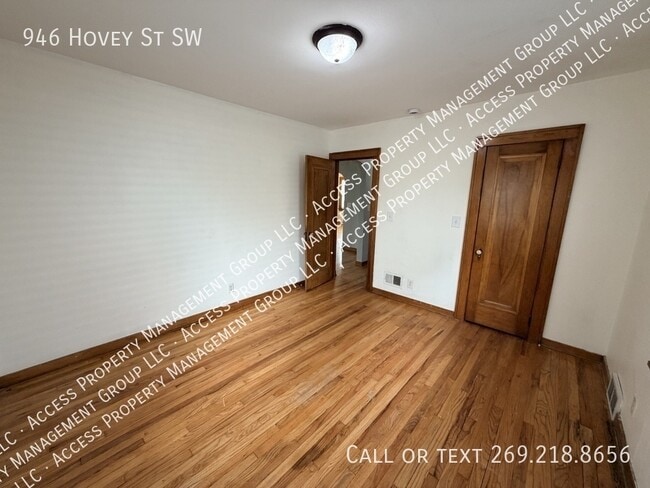 Building Photo - 946 Hovey St SW